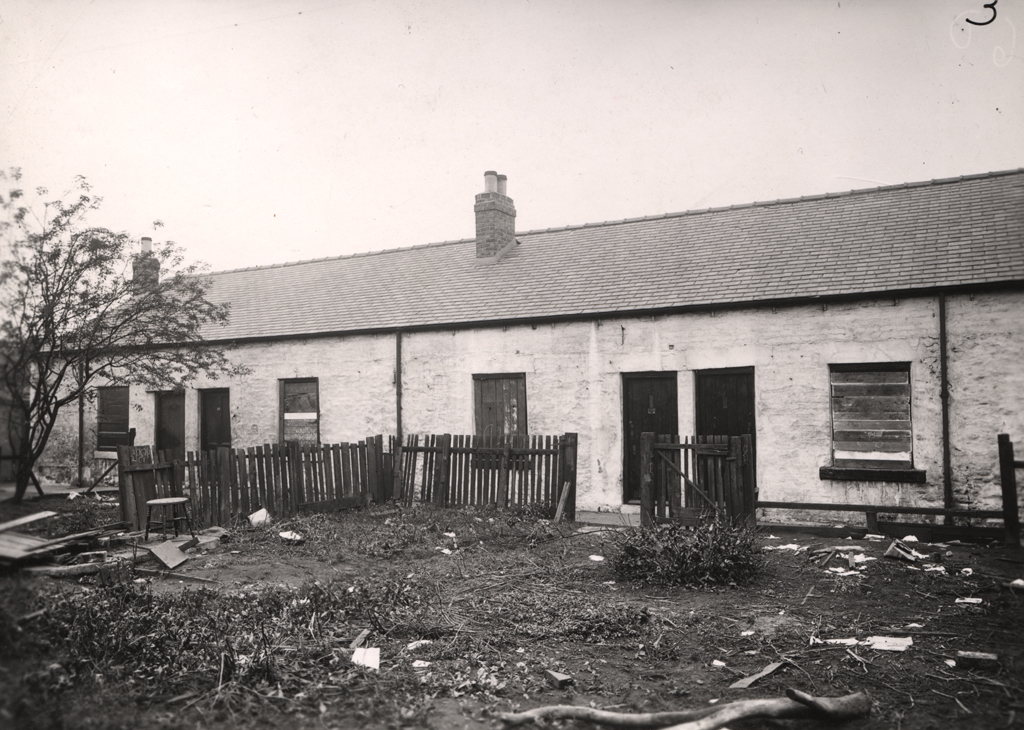 Dunn's Cottages, Spital Tongues